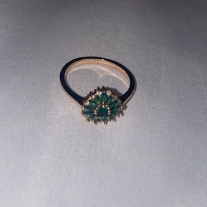 Elegant Green and Gold Toned Women's Ring Size 7